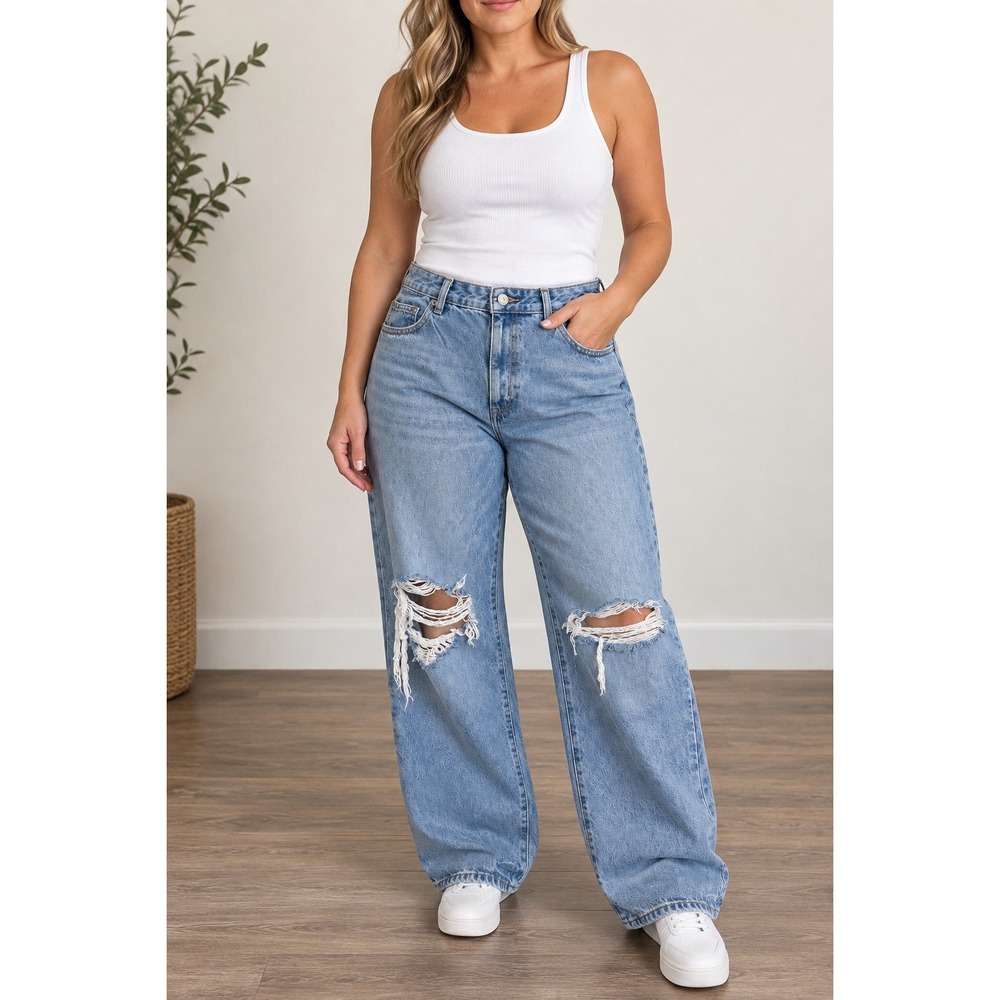 Universal Thread 90s Baggy Distressed Light Wash High Rise Wide Leg Jeans Blue